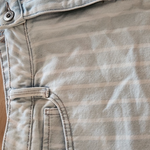 Arizona Light Wash Stripe Denim Jean Shorts Size 13 - Picture 2 of 4